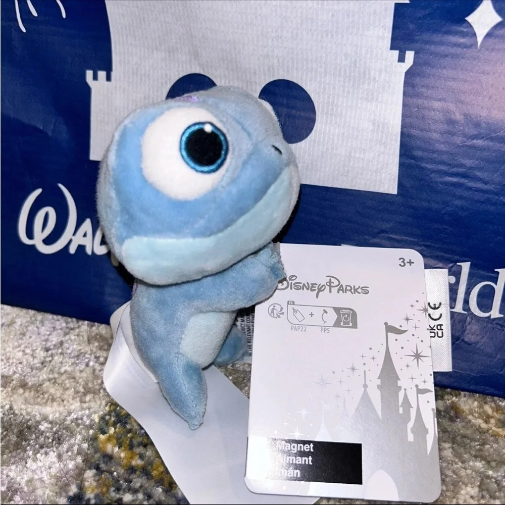 2025‎ Disney Parks Frozen Bruni Little Lizard Plush Bag Hugger Hand Magnet NWT